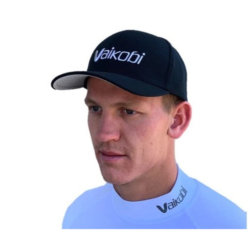 VAIKOBI PERFORMANCE MESH HAT LOGO – BLACK